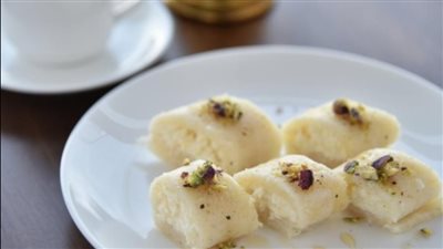 حضري حلاوة الجبن بالموزاريلا والفستق بخطوات بسيطة ولذيذة