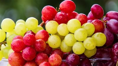 فوائد العنب الصحية ولماذا يعتبر من أفضل الأطعمة الطبيعية ؟