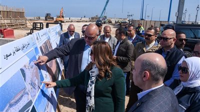 وزيرة التنمية المحلية والبيئة ومحافظ الإسكندرية يتابعان تطوير منطقة بئر مسعود 