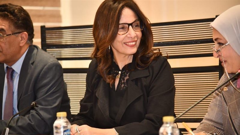 وزيرة الثقافة 