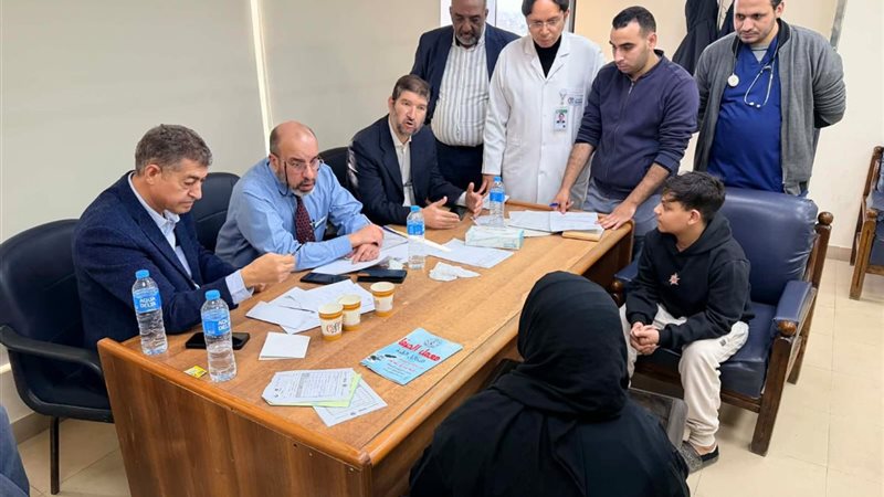 جانب من الفريق الطبي