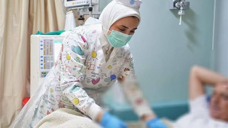 جانب من الفريق الطبي