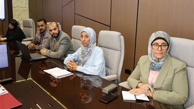 رئيس جامعة قنا يترأس اجتماعًا لمتابعة آليات التحول الرقمي عبر تطبيق Ex - Mone