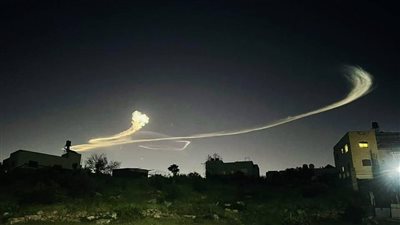 سحب مضيئة في الفجر تثير الجدل.. إليك التفسير العلمي