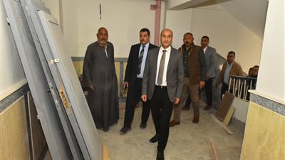 محافظ أسيوط يتفقد المشروعات الخدمية بالقوصية ويوجه بسرعة الإنجاز