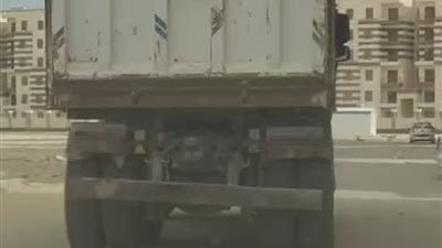 استغاثة عاجلة من سكان مدينة الدكتور أحمد زويل بالسويس بسبب سيارات النقل الثقيل