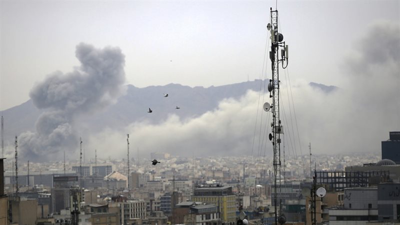 قصف إيران 