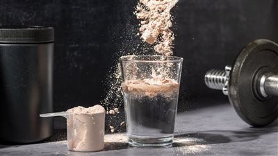  دراسة جديدة.. مسحوق البروتين الذي تتناوله قد لا يكون آمنا لك