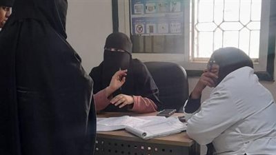 صحة قنا: الكشف الطبي على 838 مواطنا في قافلة مجانية بقرية 