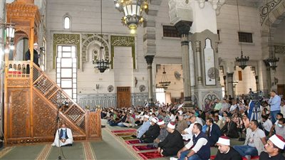حكم جمع النقود في المسجد ما بين خطبتي الجمعة.. دار الإفتاء توضح