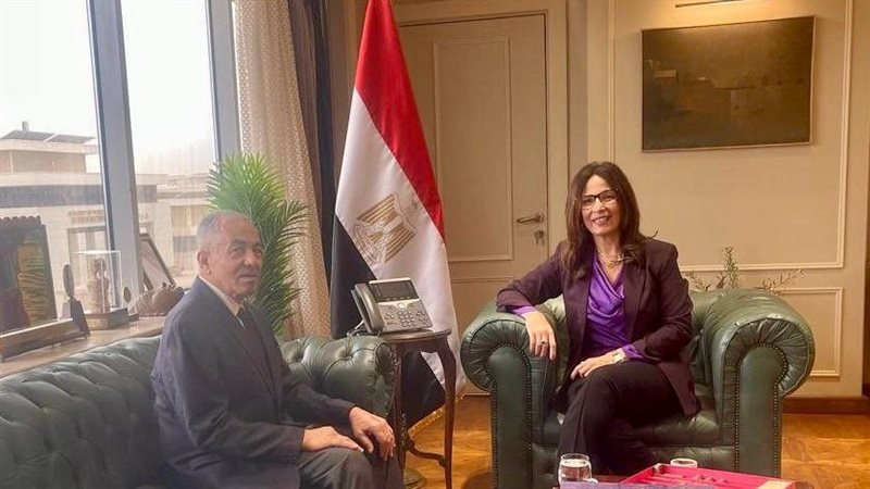وزيرة الثقافة والنائب
