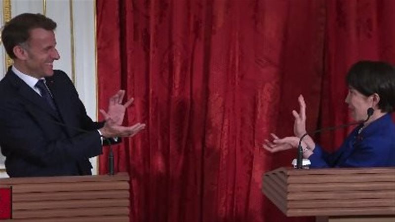 ماكرون وتاكايتشي