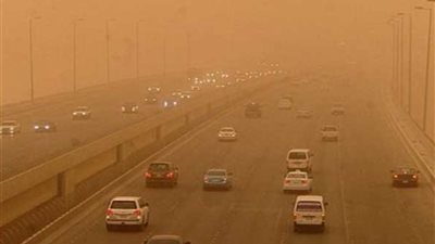 طقس غير مستقر.. عاصفة رملية وأمطار وتحذيرات من تدهور الرؤية