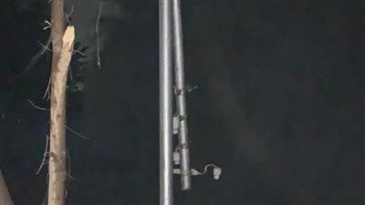 بسبب الطقس السيء بالمنوفية..عمود ينقسم نصفين فى قرية دبركي