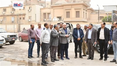 غنيم: يتابع ميدانياً جهود كسح مياه الأمطار بالعاصمة والطريق الدائري