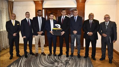 وزير الشباب والرياضة يستقبل اتحاد البادل استعدادًا لبطولة نيو جيزة الدولية