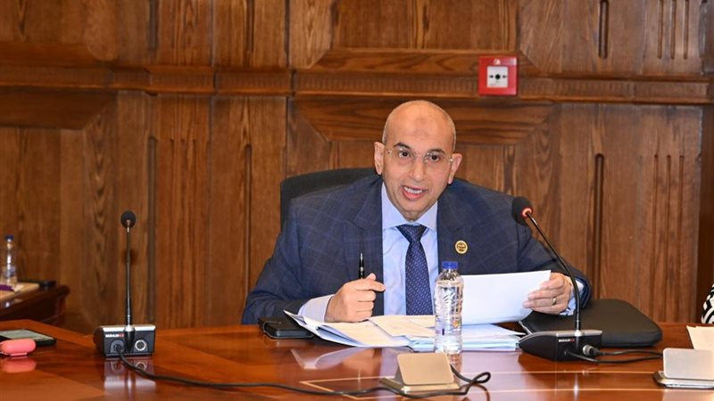 النائب أشرف عبد الغني