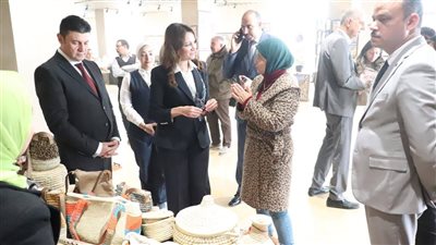 نائب محافظ الجيزة تفتتح معرض الحرف اليدوية والتراثية بالأهرامات