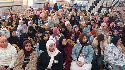 بحضور أكثر من 5 آلاف طالب وطالبة.. محافظ أسيوط يعلن انطلاق القوافل التنويرية