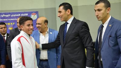 وزير الشباب والرياضة يدعم أبطال الووشو كونغ فو بإستاد القاهرة 