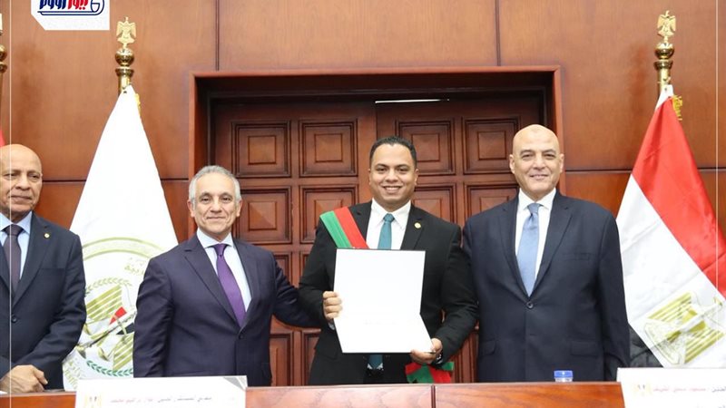وزير العدل يكرم المستشار
