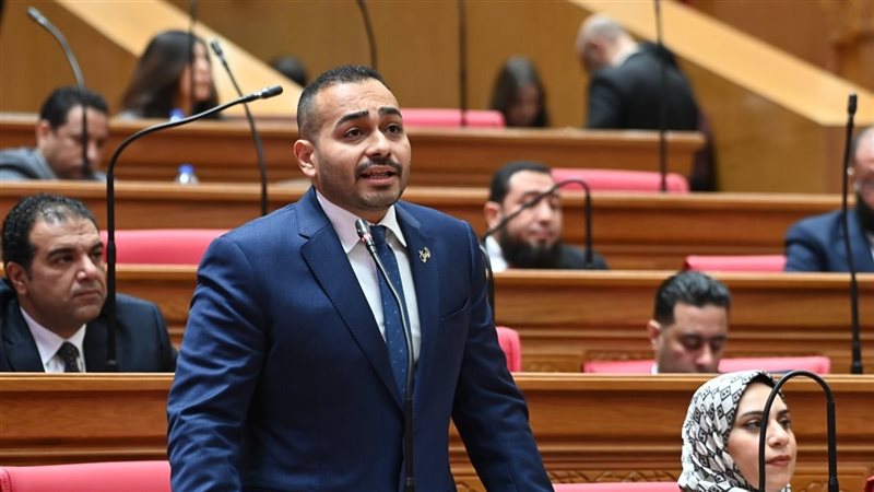 برلماني يقدم طلب