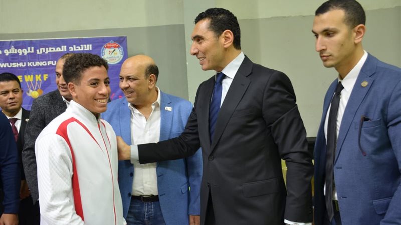 وزير الشباب والرياضة