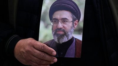 بعد شائعات العلاج في روسيا.. مصدر دبلوماسي يكشف حقيقة وضع خامنئي