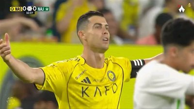 رونالدو يفقد أعصابه بسبب دونجا في مباراة النصر والنجمة بالدوري السعودي 