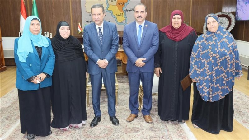 محافظ المنوفية مع