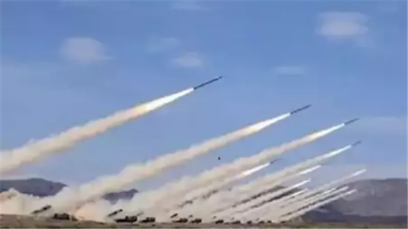 صواريخ من لبنان تضرب