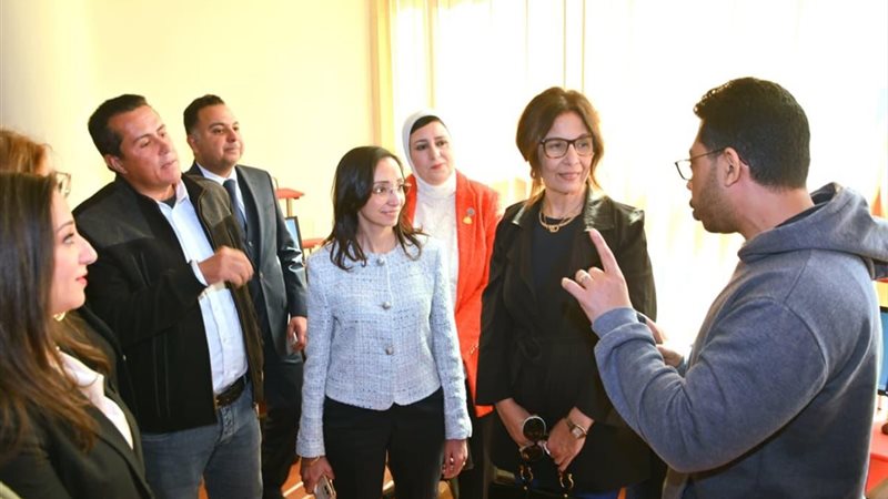 وزيرة الثقافة 