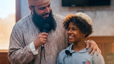 من إيطاليا إلى الإسلام.. حكاية طفل بحث عن الحقيقة بقلبه