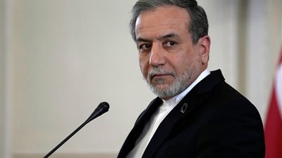 ‏أكسيوس: عراقجي ربما يعود إلى باكستان في بداية الأسبوع للقاء الوفد الأمريكي 