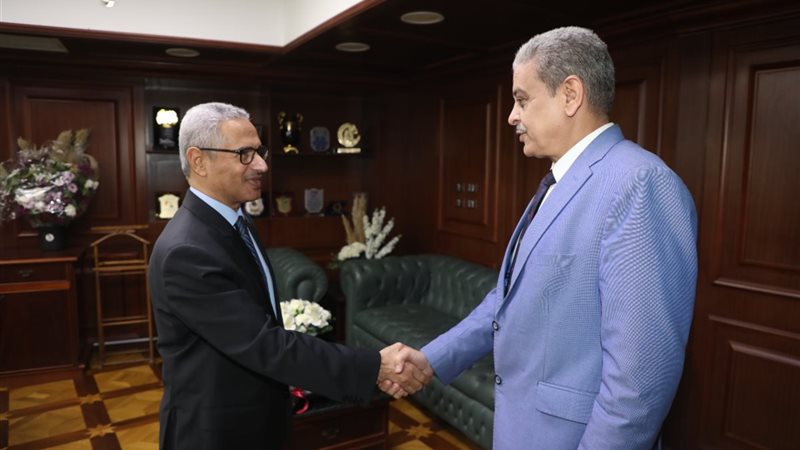 محافظ بنى سويف ومدير