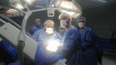 لإنقاذ شاب من الشلل.. صحة الشرقية تنجح فى أول جراحة لتثبيت كسر بالعمود الفقري