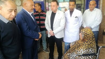 محافظ السويس يتفقد مركز طب أسرة التوفيق بحي عتاقة ويوجه بتبسيط الإجراءات