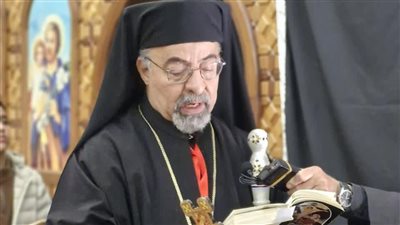 الأنبا إبراهيم إسحق يترأس صلاة ليلة الاثنين من البصخة المقدسة بكنيسة العذراء 