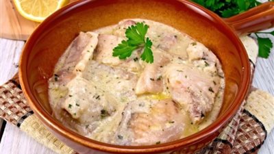     سمك بالصوص الأبيض الخفيف في 20 دقيقة.. وصفة دايت بطعم المطاعم