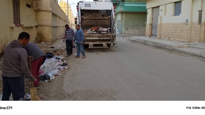  إلزام أصحاب المحال بوضع صناديق نظافة وحملة مكثفة لرفع المخلفات بحي الأربعين 