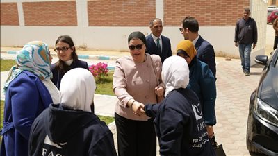 رئيسة 
