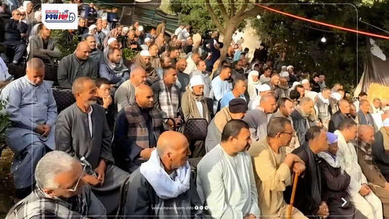 صورة من الجلسة في