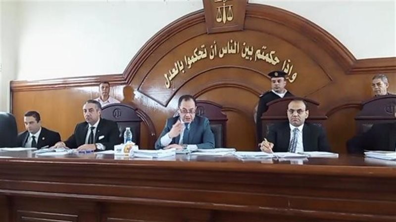 إحالة أوراق 5 متهمين