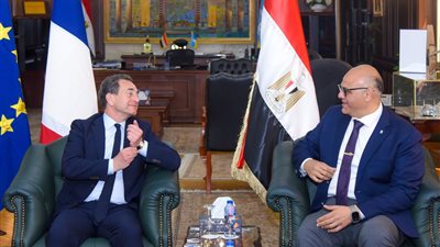 تعاون مصري فرنسي لتطوير النقل وإدارة المخلفات بالإسكندرية