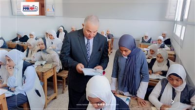 قبيصي: يشيد بتميز مدرسة الفيوم الثانوية للبنات ويكرم مديرة المدرسة والمعلمين 