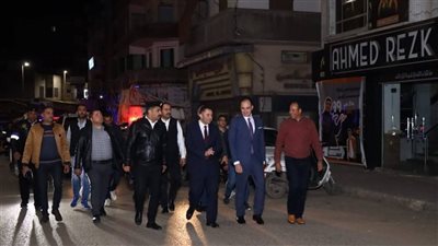 محافظ دمياط يقود حملة ميدانية لمتابعة غلق المحال بسوق الحسبة