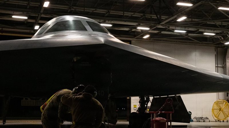 قاذفة الشبح B-2