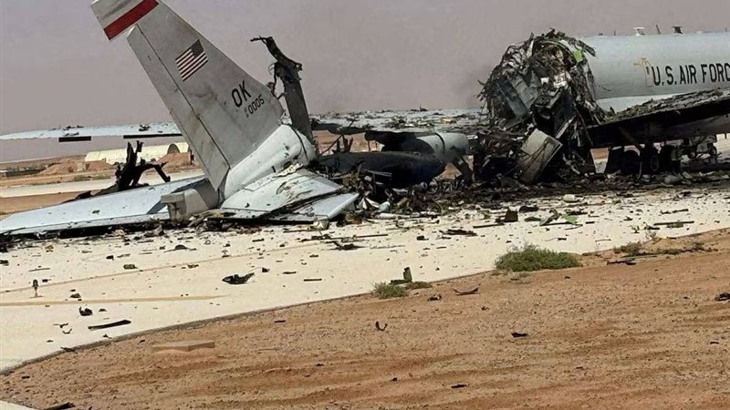 طائرة محطمة 