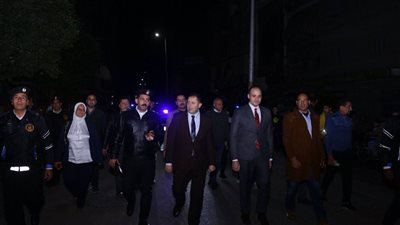 جولة ميدانية لمحافظ دمياط لمتابعة الالتزام بقرارات ترشيد ساعات عمل المحال