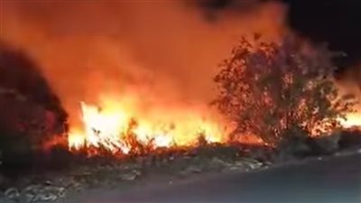 السيطرة على نيران محدودة بطريق إسنا الزراعي قبل وصولها للأراضي المجاورة
